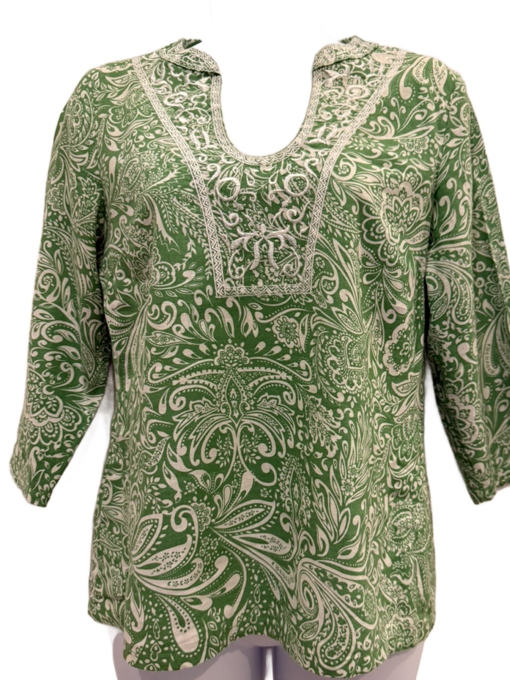 Valerie Bertinelli green and white paisley linen blend tunic. Small
